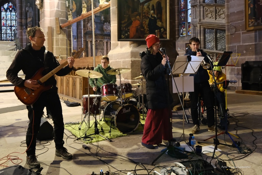 Bild der Ketzer-Combo bei der Aussendung des Friedenslichtes am 14.12.2025 in der Lorenzkirche in Nürnberg